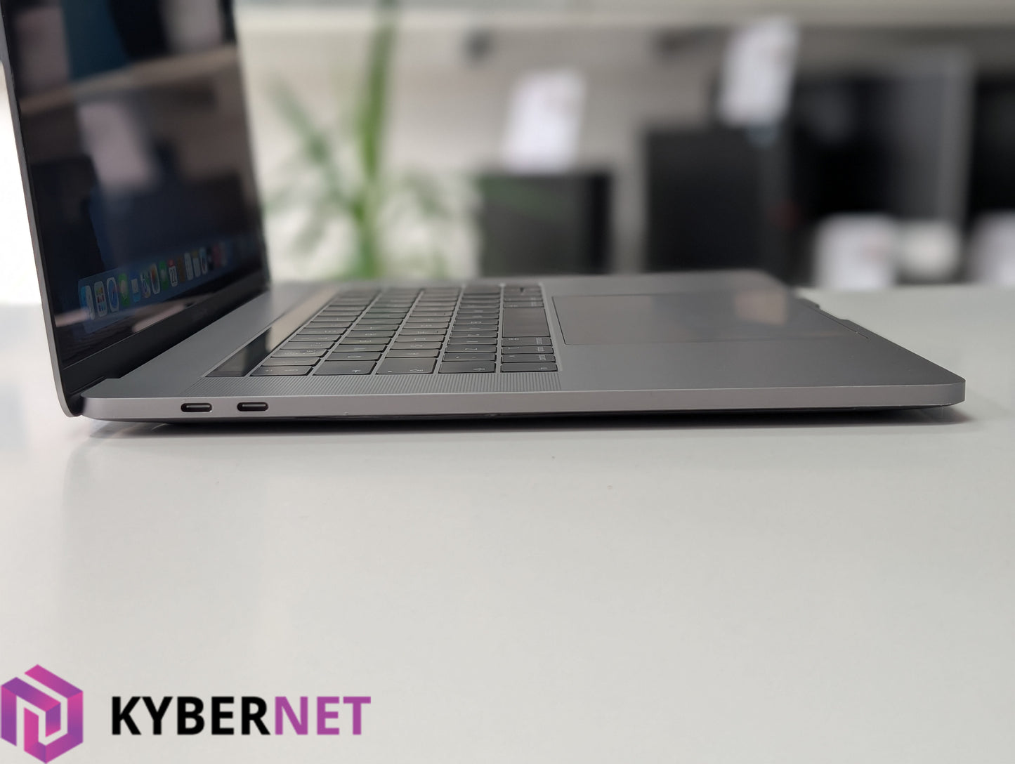 Apple MacBook Pro A1990 15" 2018, 6-Core i7 2.2GHz, 32GB, 512GB SSD, Pro 555X