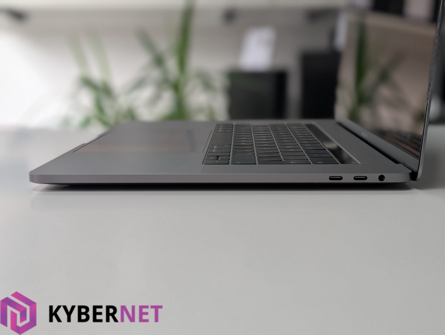 Apple MacBook Pro A1990 15" 2018, 6-Core i7 2.2GHz, 32GB, 512GB SSD, Pro 555X