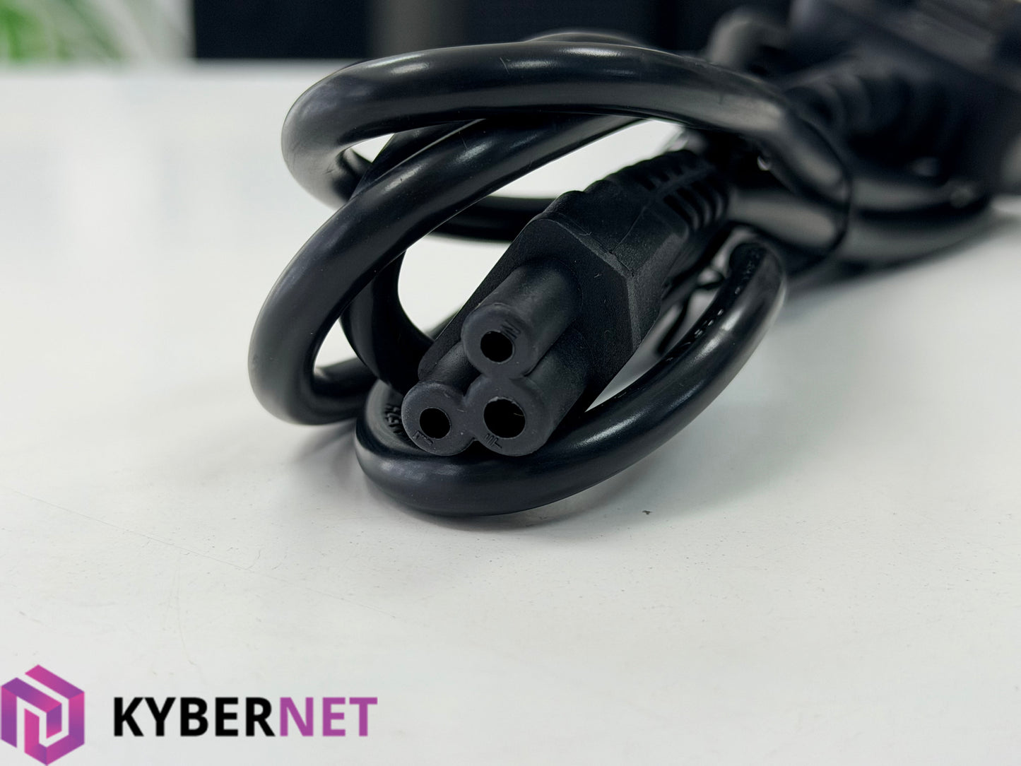 UK 3-Pin Power Lead Mains Cable Plug To IEC C5 (Clover)