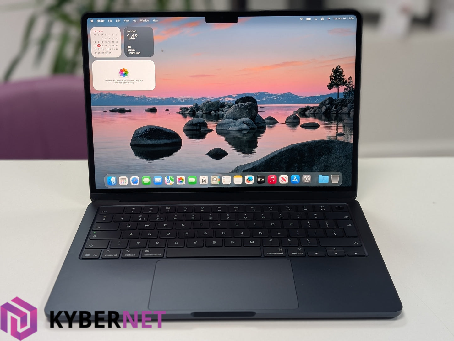 Apple MacBook Air A3240 13" 2025, Apple M4, 16GB, 256GB SSD w/ Box & Warranty