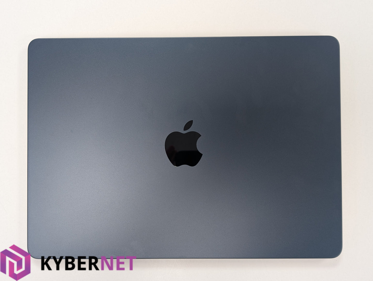 Apple MacBook Air A3240 13" 2025, Apple M4, 16GB, 256GB SSD w/ Box & Warranty