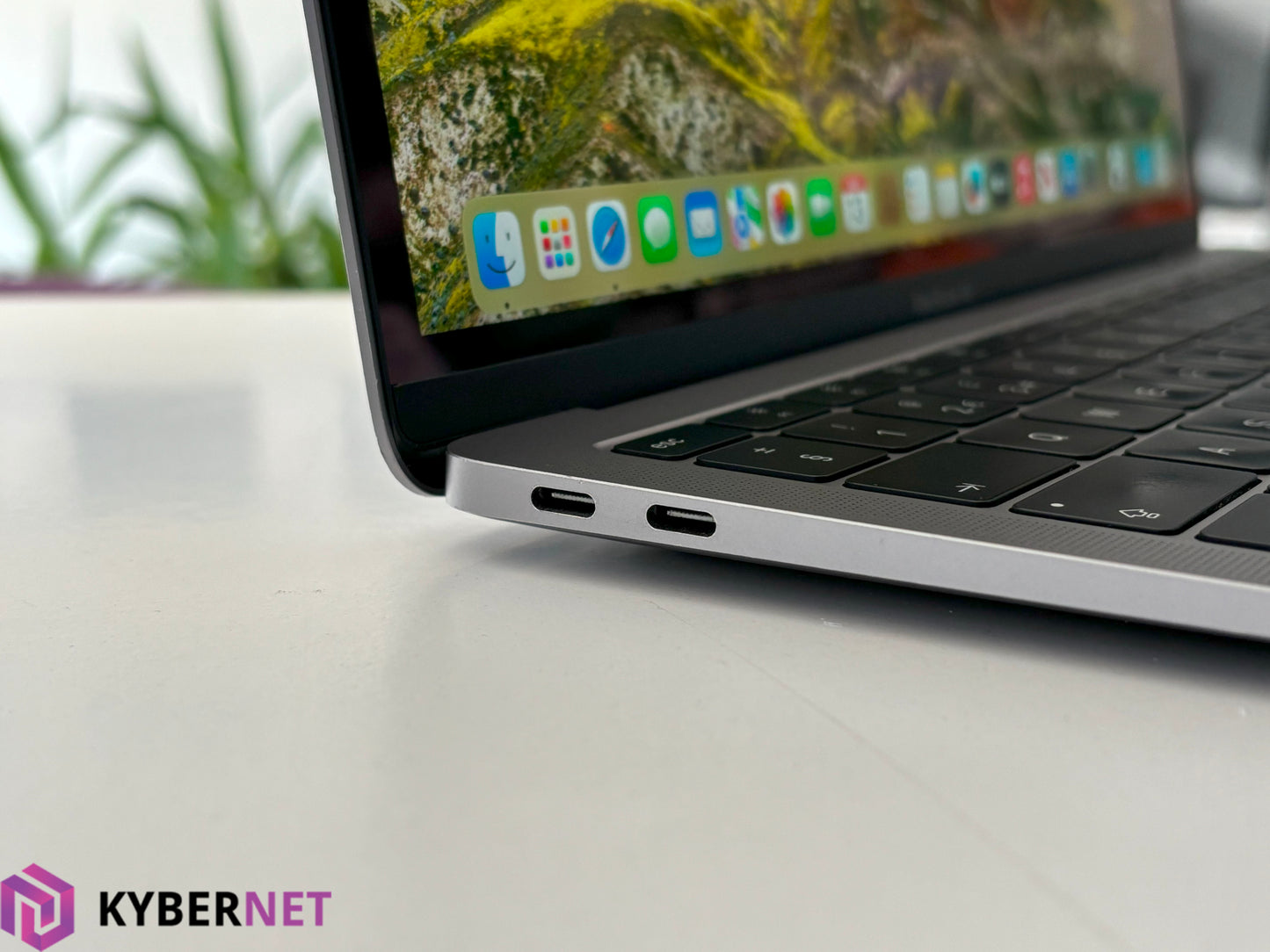 Apple MacBook Air A2179 13" 2018 Laptop, Dual-Core i5 1.6GHz, 16GB, 1.5TB SSD